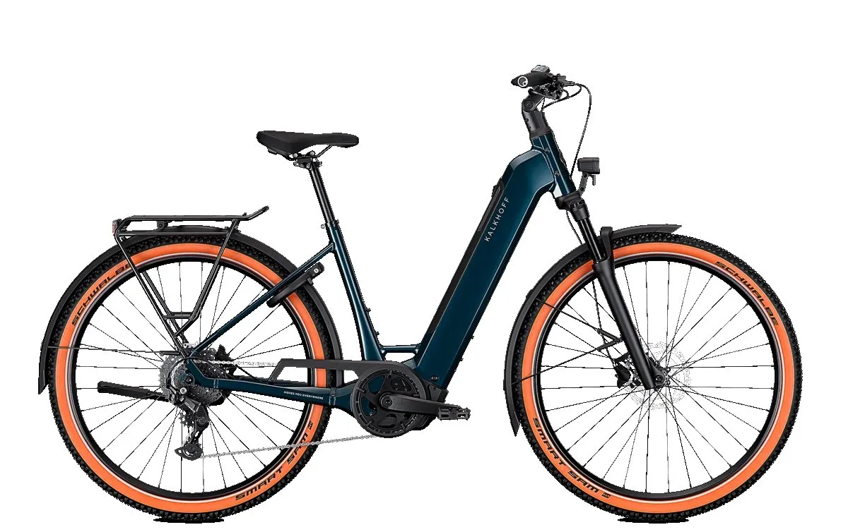 Donkergroene elektrische fiets met oranje banden