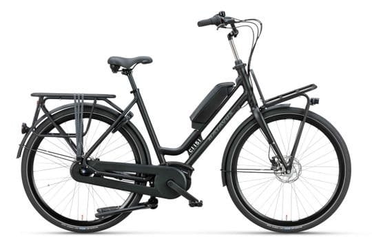 Zwarte elektrische stadsfiets met voor- en achterdrager