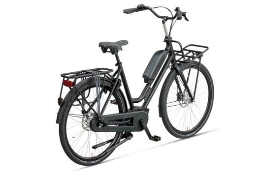 Zwarte elektrische stadsfiets met voor- en achterdrager
