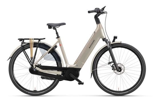Beige elektrische stadsfiets met lage instap