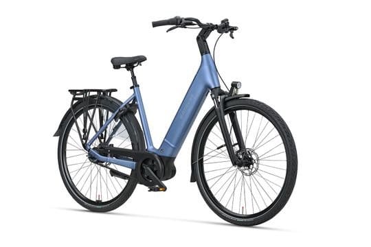 Blauwe elektrische stadsfiets met lage instap