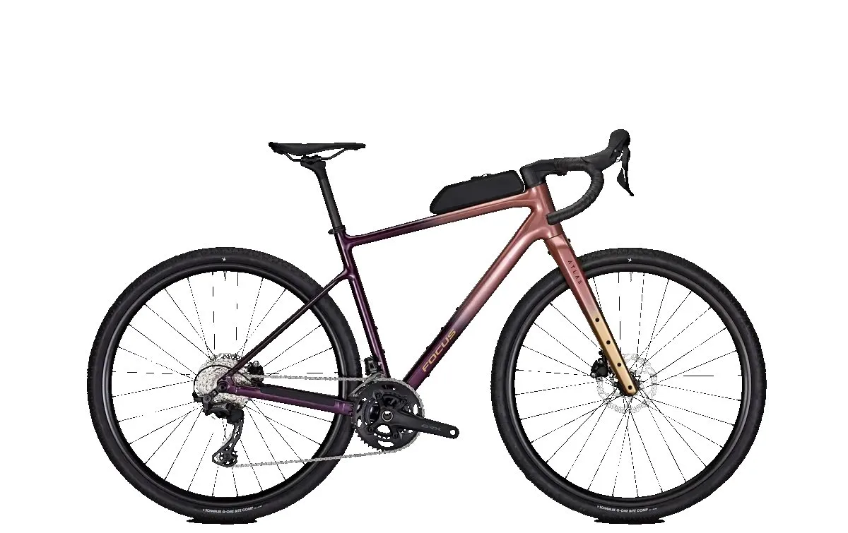 Moderne gravelbike met schijfremmen en frametas