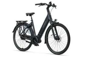 Zwarte elektrische stadsfiets op witte achtergrond
